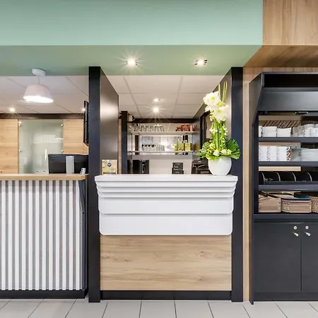 Hotel Centre Grand Palais 3*