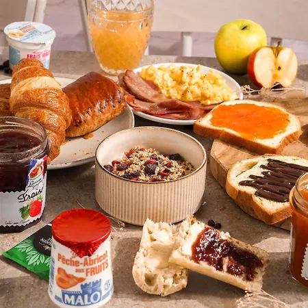 Hotel Centre Grand Palais 3*