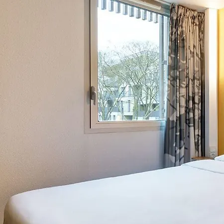 Hotel Centre Grand Palais 3*