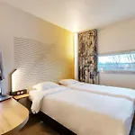 Centre Grand Palais מלון 3*