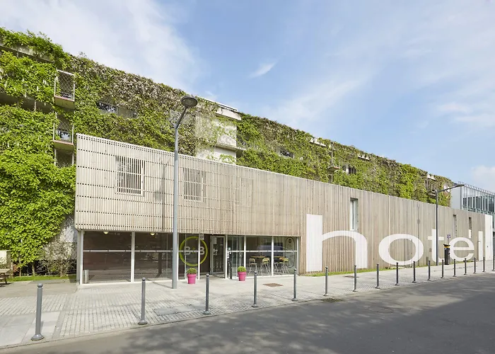 Centre Grand Palais Hotel