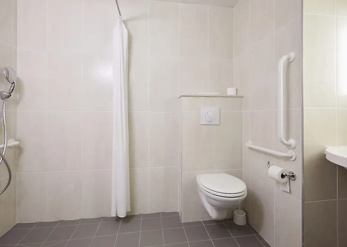 Centre Grand Palais 3*