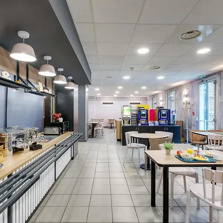 Centre Grand Palais Otel